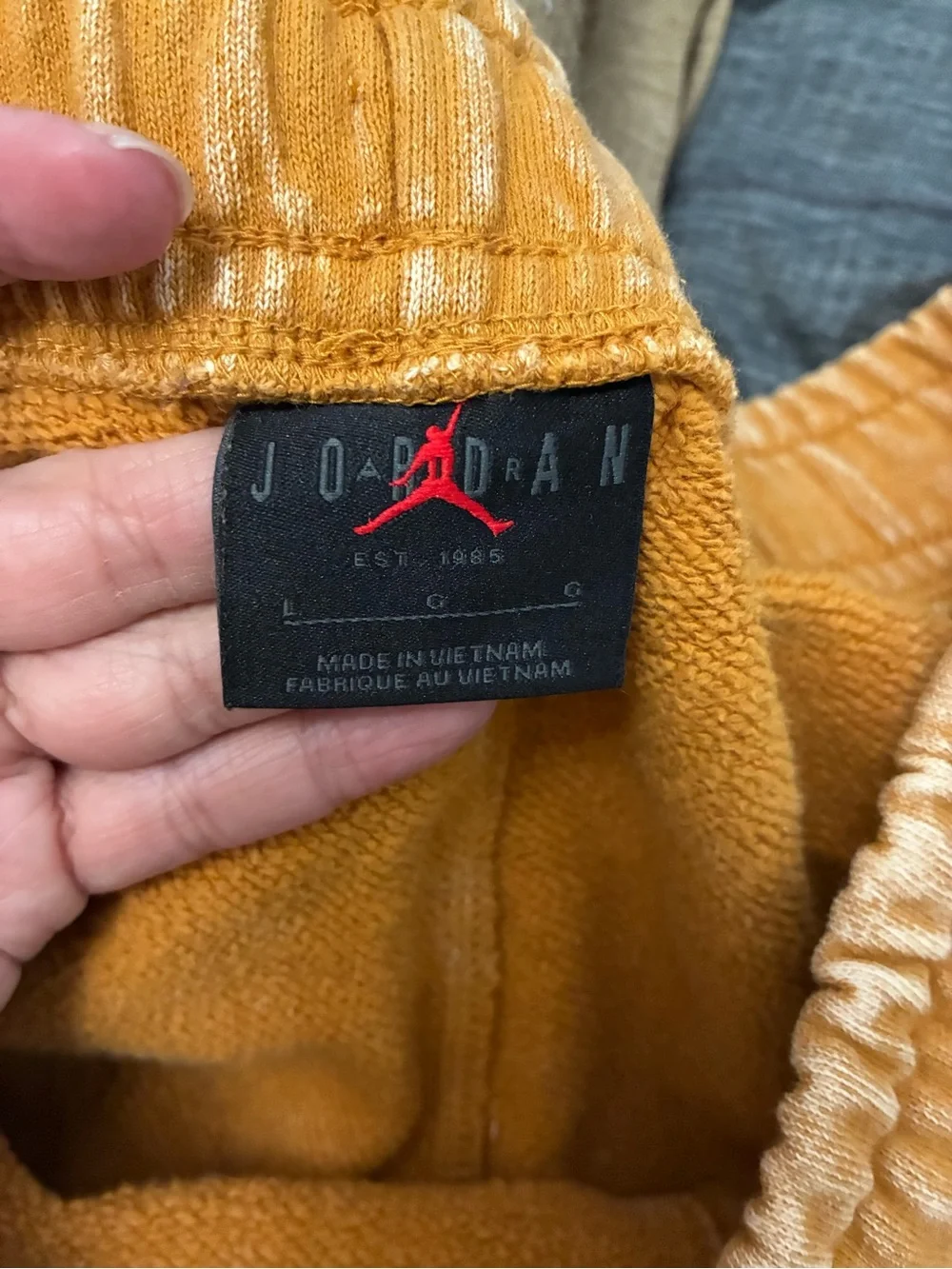 Jordan Men’s Joggers in Mustard Yellow Size L